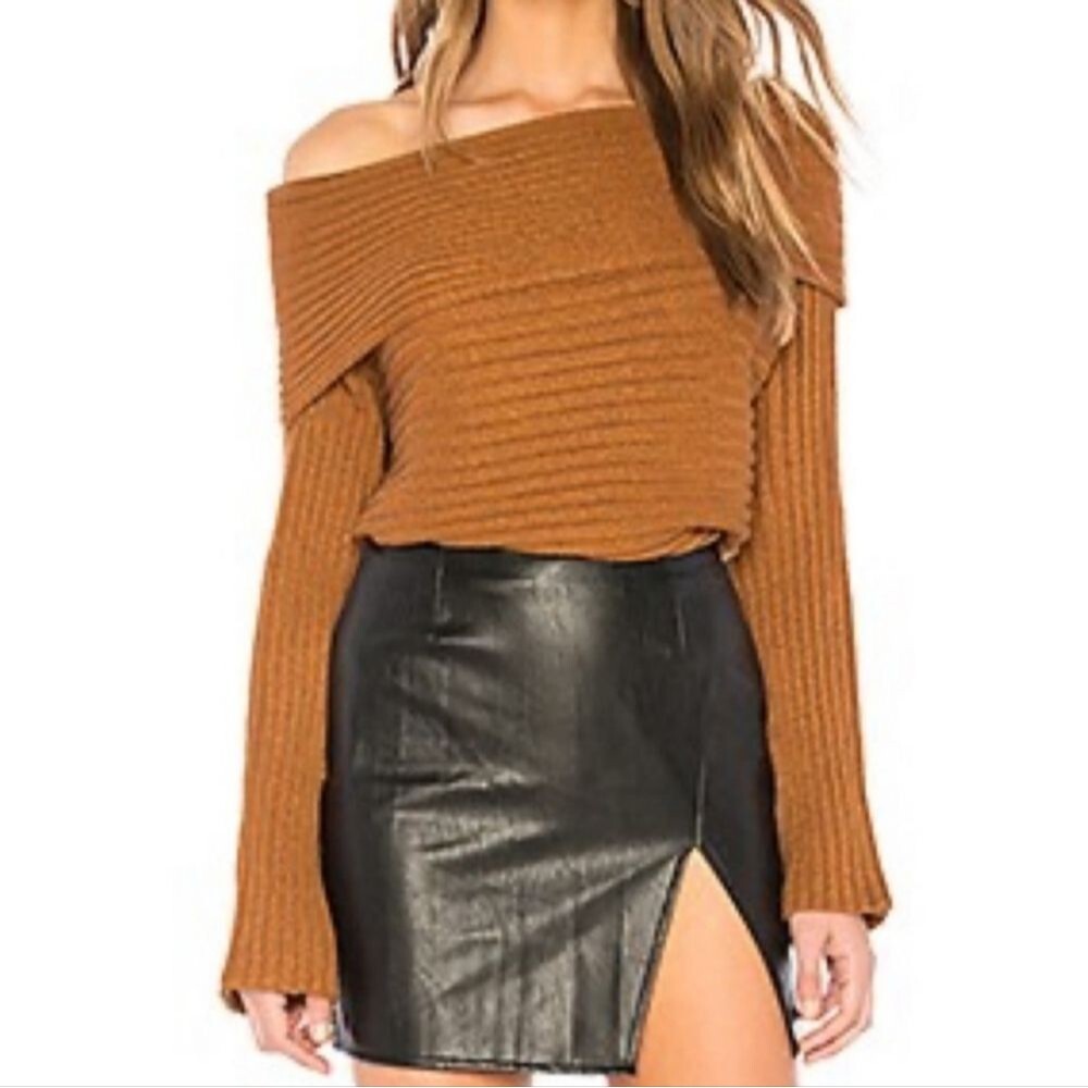 Line & Dot Off Shoulders ribbed long sleeves sweater Bourbon Rust Orange Brown